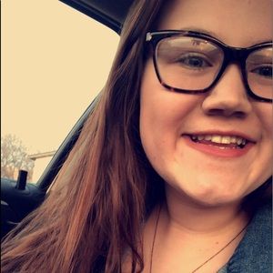 Meet your Posher, Kira